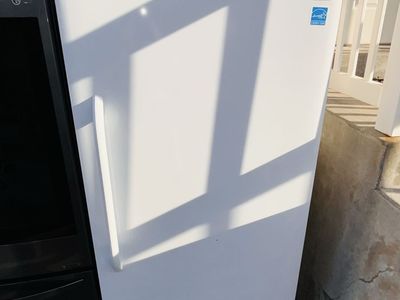 $550 OBO GOOD FREEZER 21” cb FRIGIDAIRE