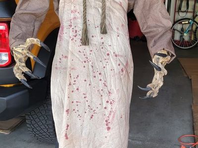 Spirit Halloween Scary Creature Animatronic Prop Haunted House Decor Life Size Figure