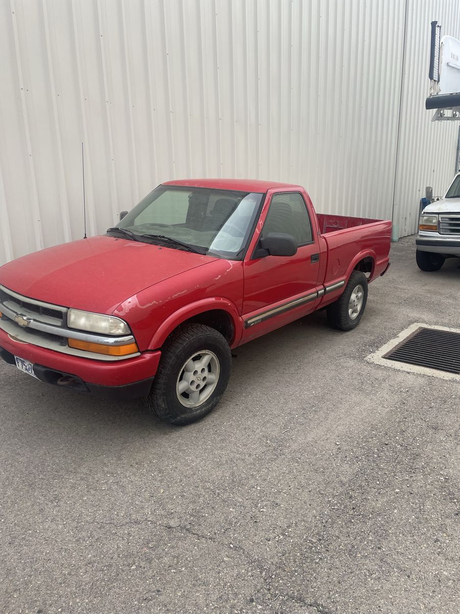 2000 Chevrolet S-10 