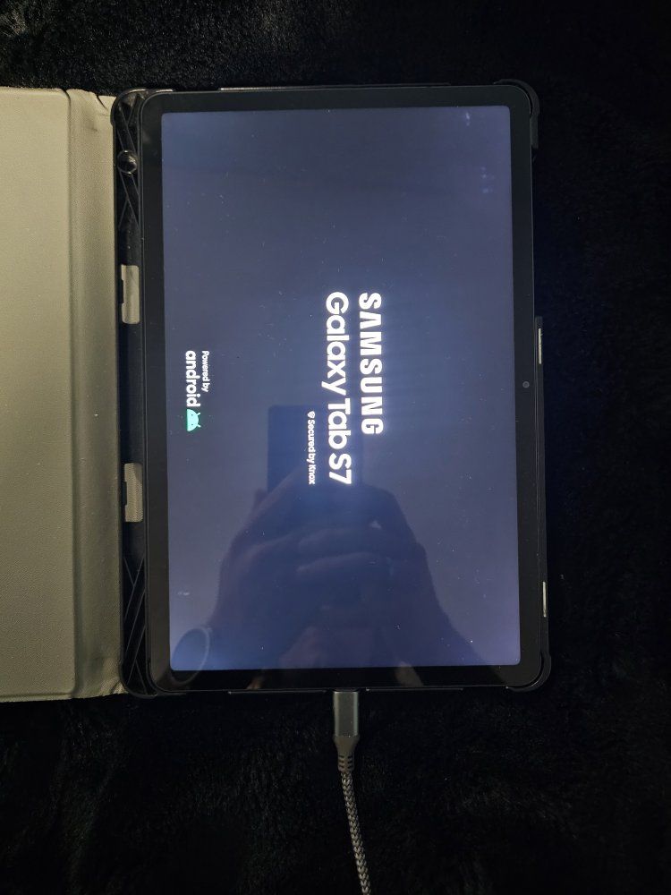 Samsung galaxy tab s7 -Like new