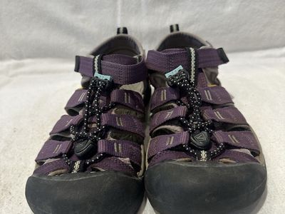 Keen youth, size 4 purple, washable, hiking sandals