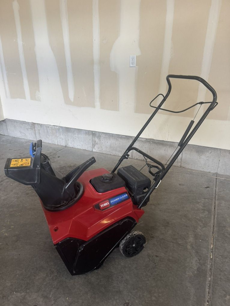 Toro Power Clear 721E 21 inch Snow Blower