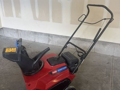 Toro Power Clear 721E 21 inch Snow Blower