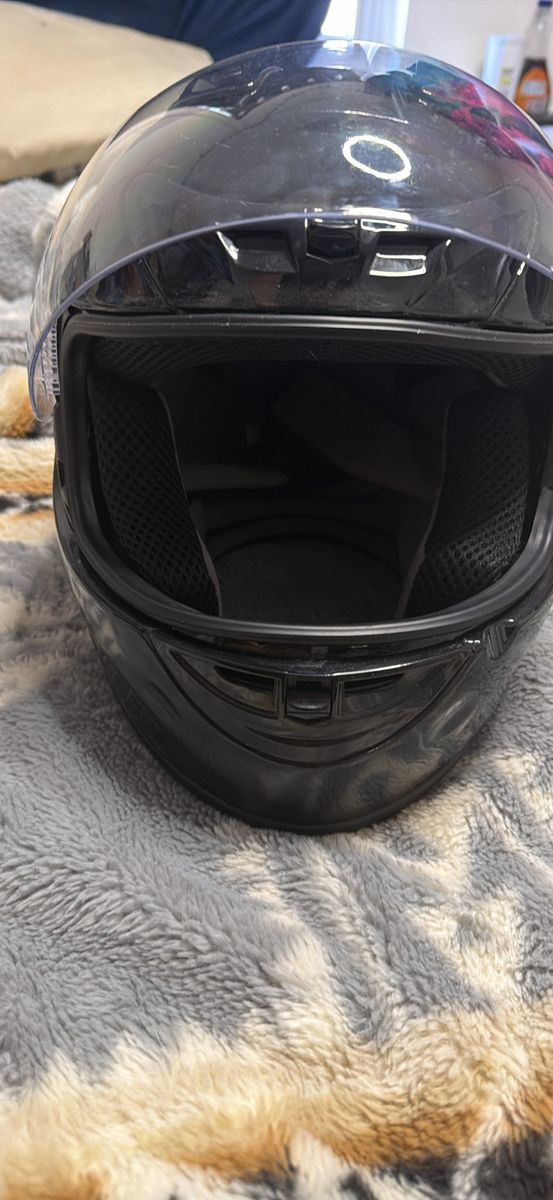 Black Full-Face Motorcycle Helmet - Used like new in great Condition