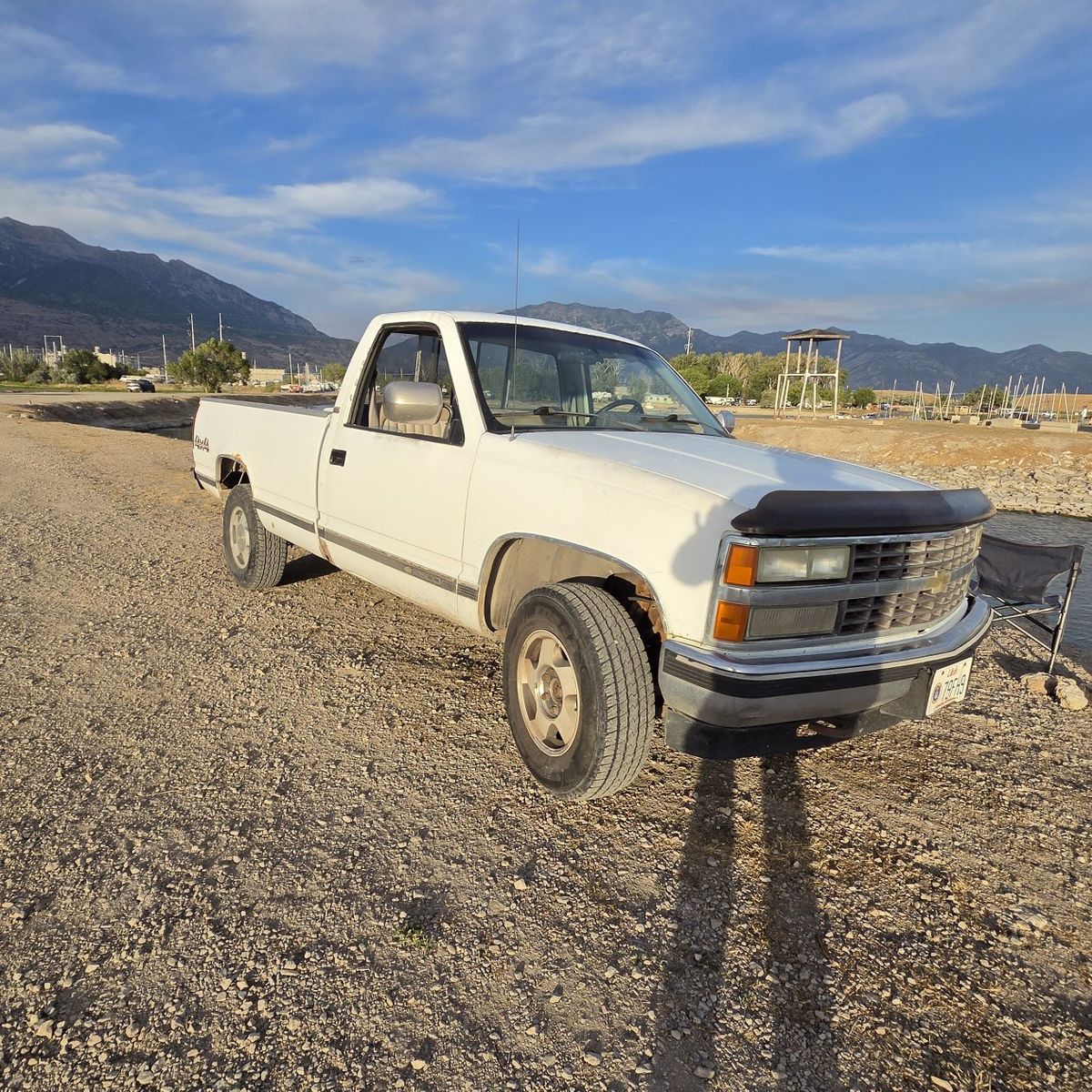 White Chevrolet Silverado 2500 4x4 Pickup Truck