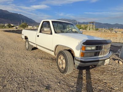 White Chevrolet Silverado 2500 4x4 Pickup Truck