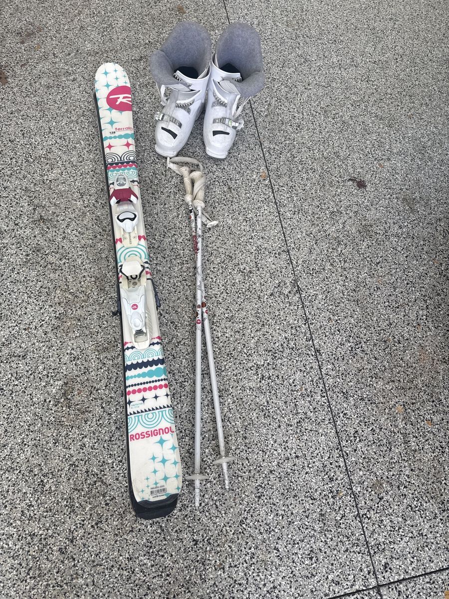 Children’s snow skiis