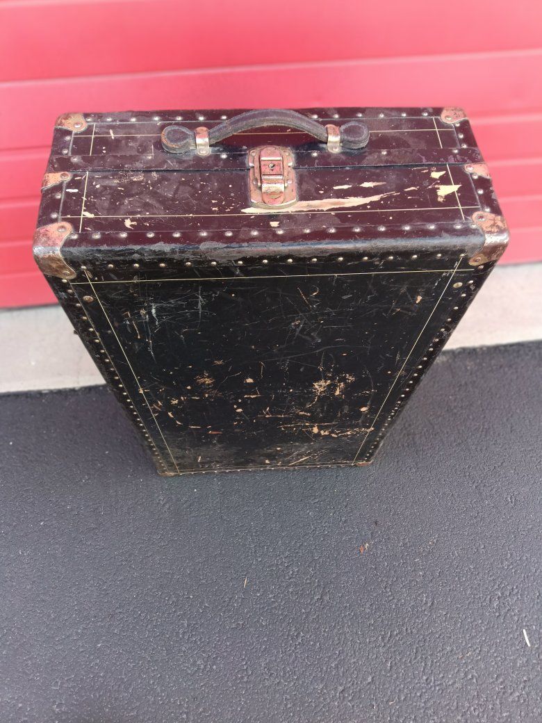 Collectable Old Luggage Chest Very Cool!