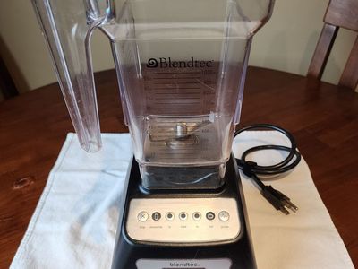 Blendtec Blender - Classic Black 1575 Watts with Jar