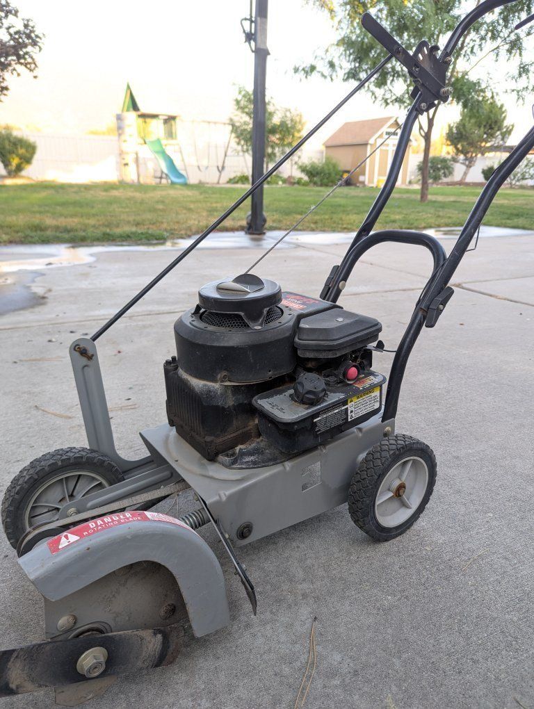 Craftsman Gas Powered Walk-Behind Lawn Edger Model 536.772321 with Extra Blades