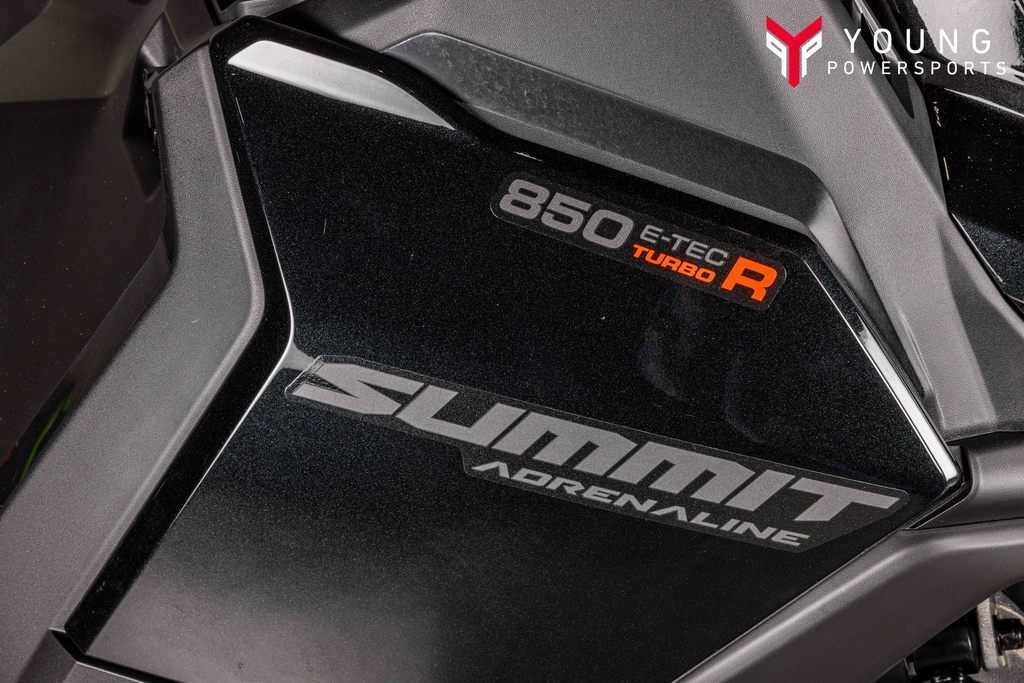 2026 Ski-Doo Summit® Adrenaline® with Edge Package 850 E-TEC 154 H_Alt Powder L. 2.5_Bla