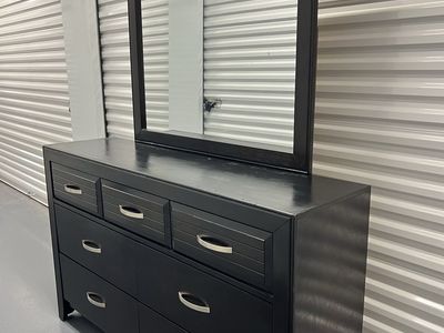 Dresser - W/Mirror