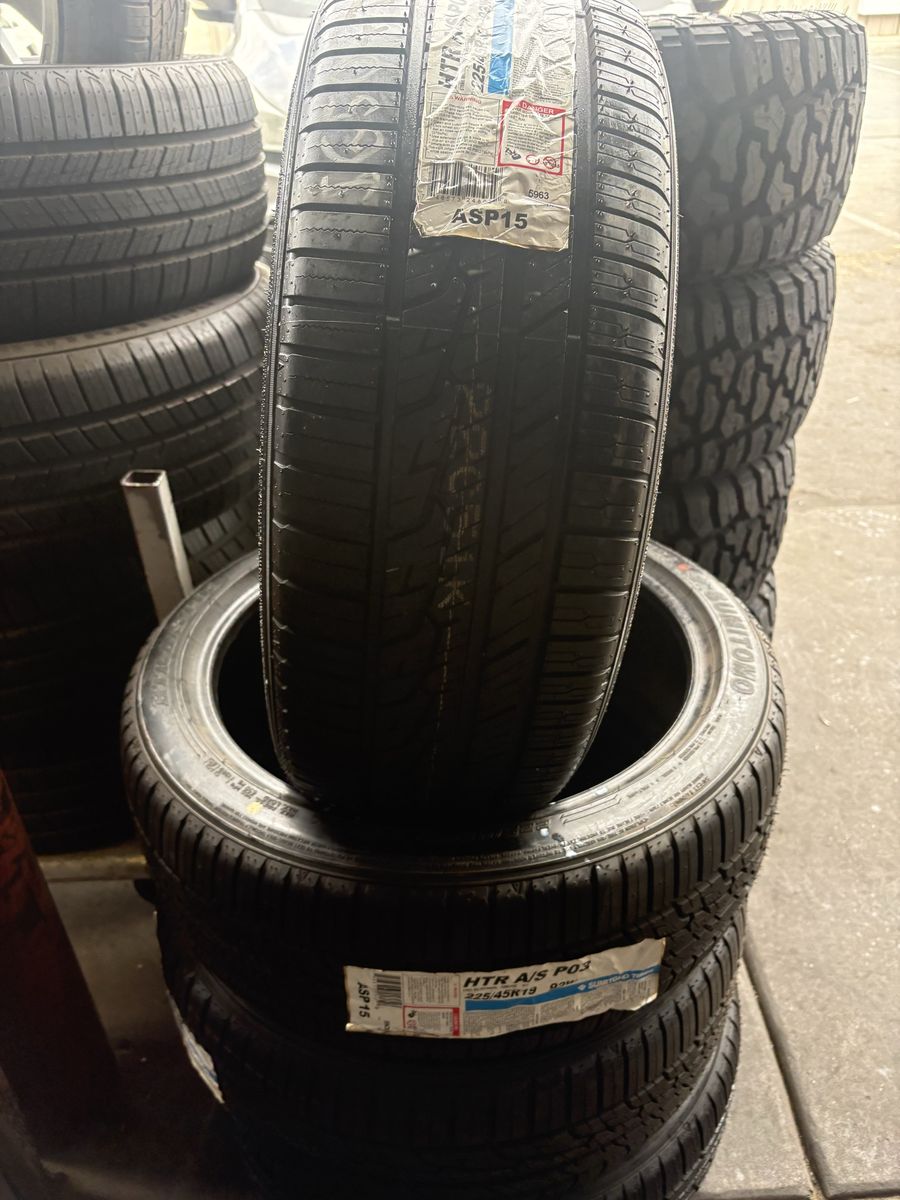 BRAND NEW SET OF 225/45R19 SUMITOMO