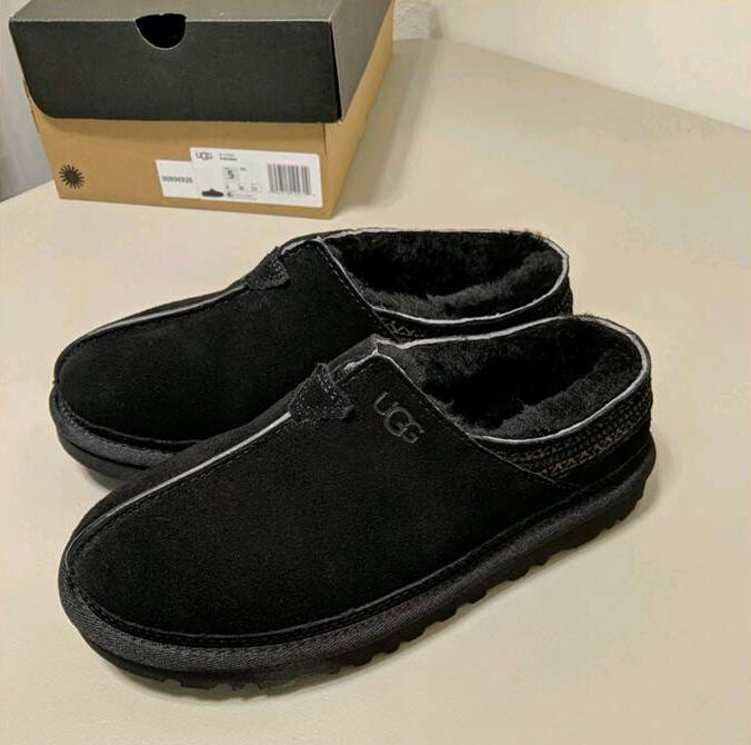 ugg suede neuman slipper (women's size 7) -- (men's size 5)