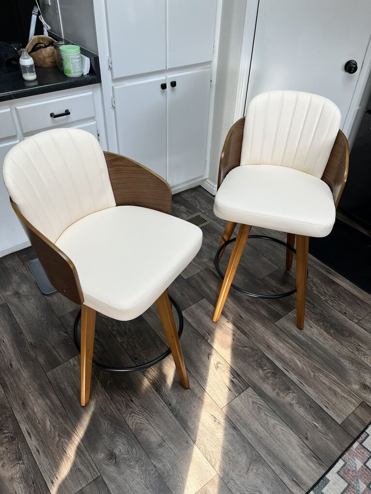 2 Swivel Barstools
