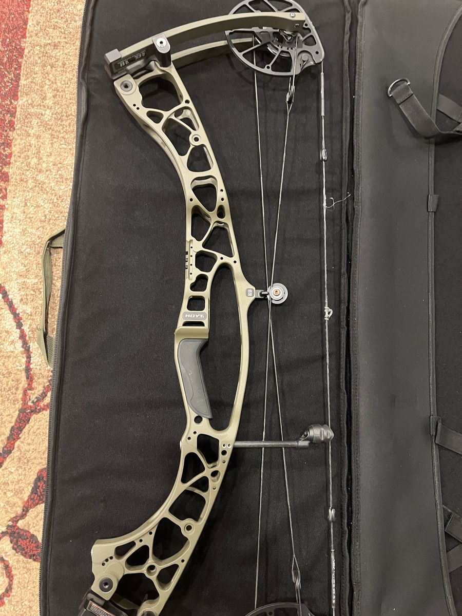 Hoyt Ax2 32