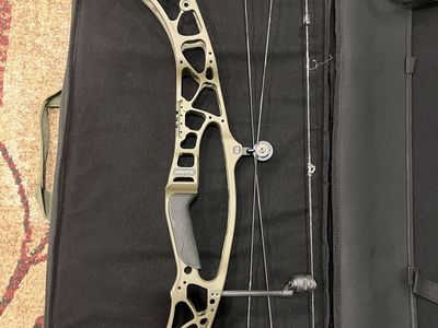 Hoyt Ax2 32