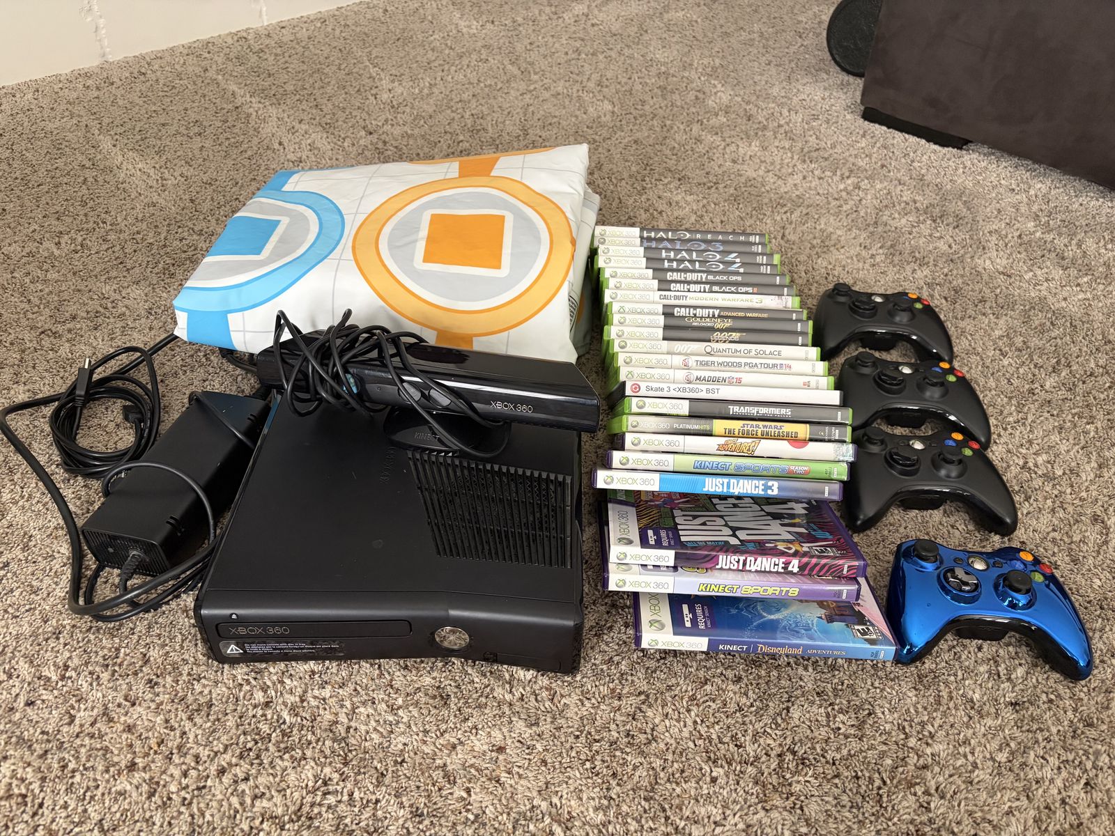 ***XBOX 360 BUNDLE - 4 CONTROLLERS, KINECT, POWER CABLES, & 21 GAMES***