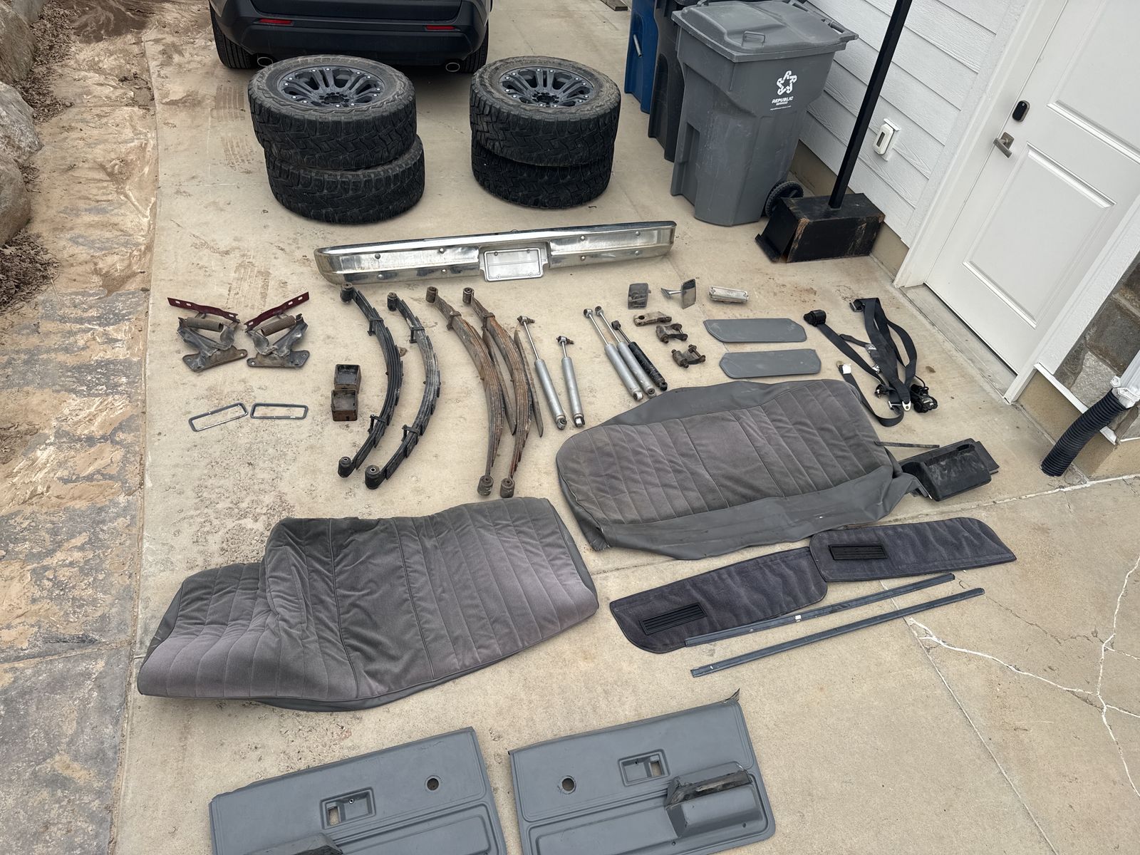 35x12.50R20 Tires + Squarebody Suspension & Interior Parts – 73-87 Chevy/GMC K10 K20 K1500