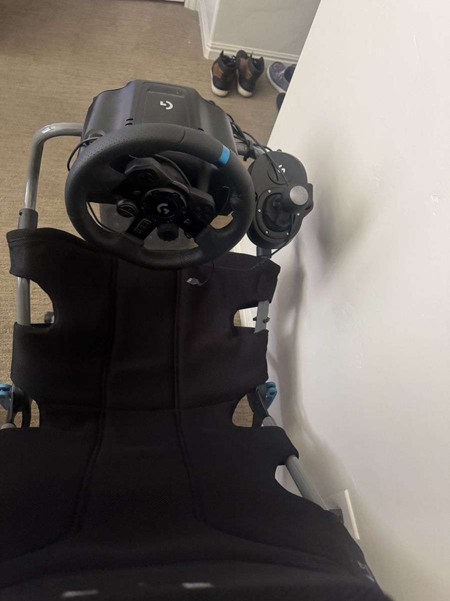 Racing seat with steering wheel, pedals and shifter combo!