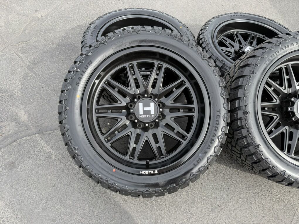 22x10 Hostile H126 8 Lug 8x6.5 33x12.50R22 R/T