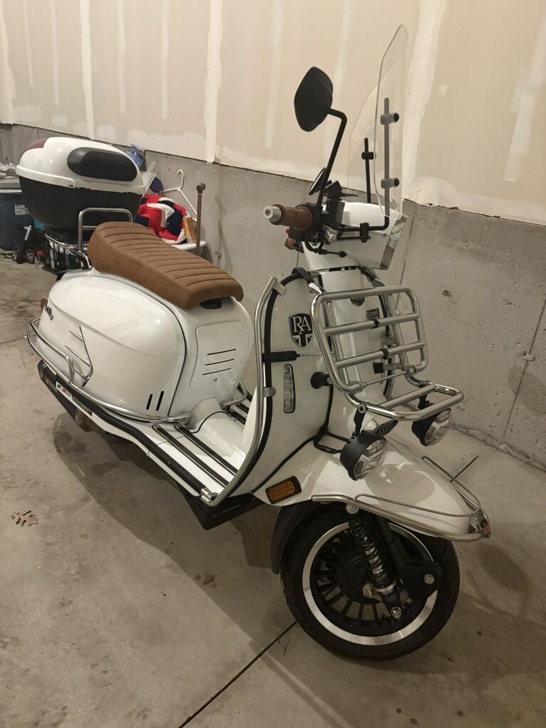 Royal Alloy GP 300cc Scooter