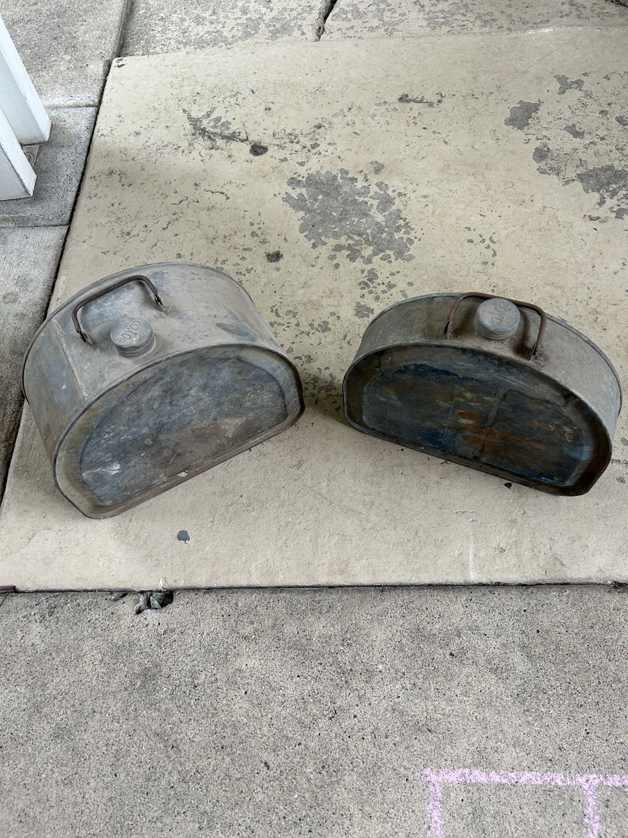 Boyco oil cans