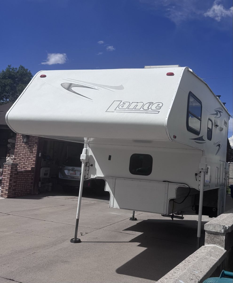 2007 Lance 861 Truck Camper for Heavy-Duty Short Bed Trucks - Solar, Generator, RV Queen