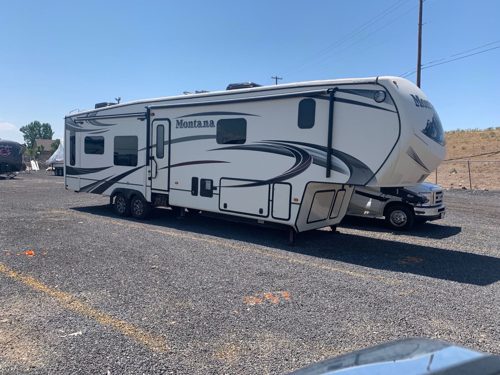 2015 Montana 3910FB , 41 foot. $40,999 OBO