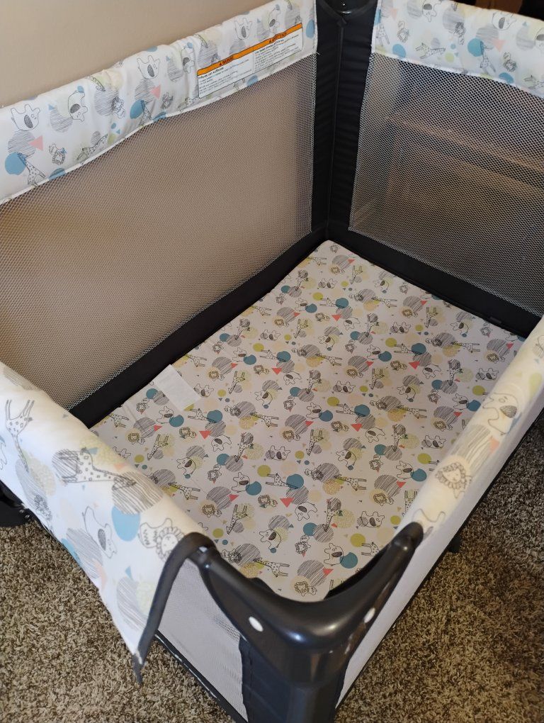 Graco Pack 'n Play Portable Playard - Gray/Multi-Patterned