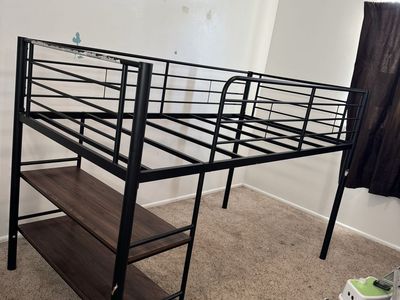 Twin loft bed(s)