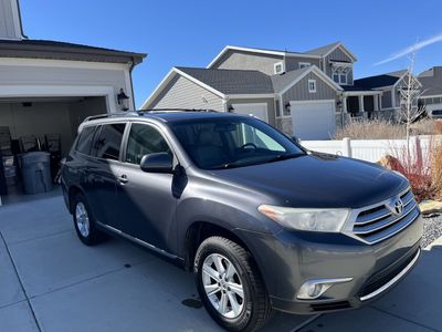 2011 TOYOTA HIGHLANDER SE