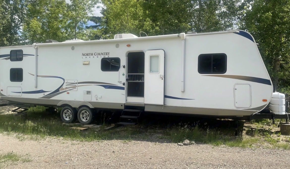 2011 Heartland North Country Lakeside bunkhouse 29ft with 2 slides outs