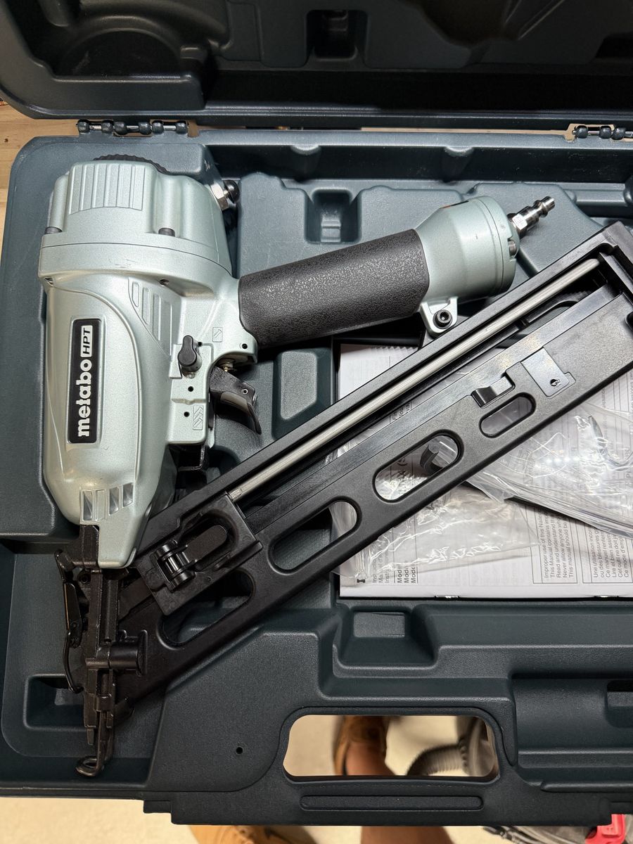 New Metabo HPT NT65MA4 15-Gauge Angled Finish Nailer with Case