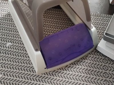PetSafe ScoopFree Automatic Self-Cleaning Litter Box with Hood and Power Adapter