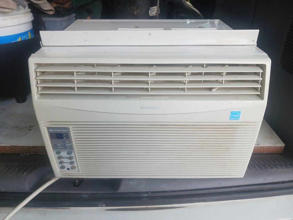Air conditioning ISharp Digital 8,000 btu Window mount Air Conditioner Energy Star Rated.
LOCATER IN BOUNTIFUL UTAH