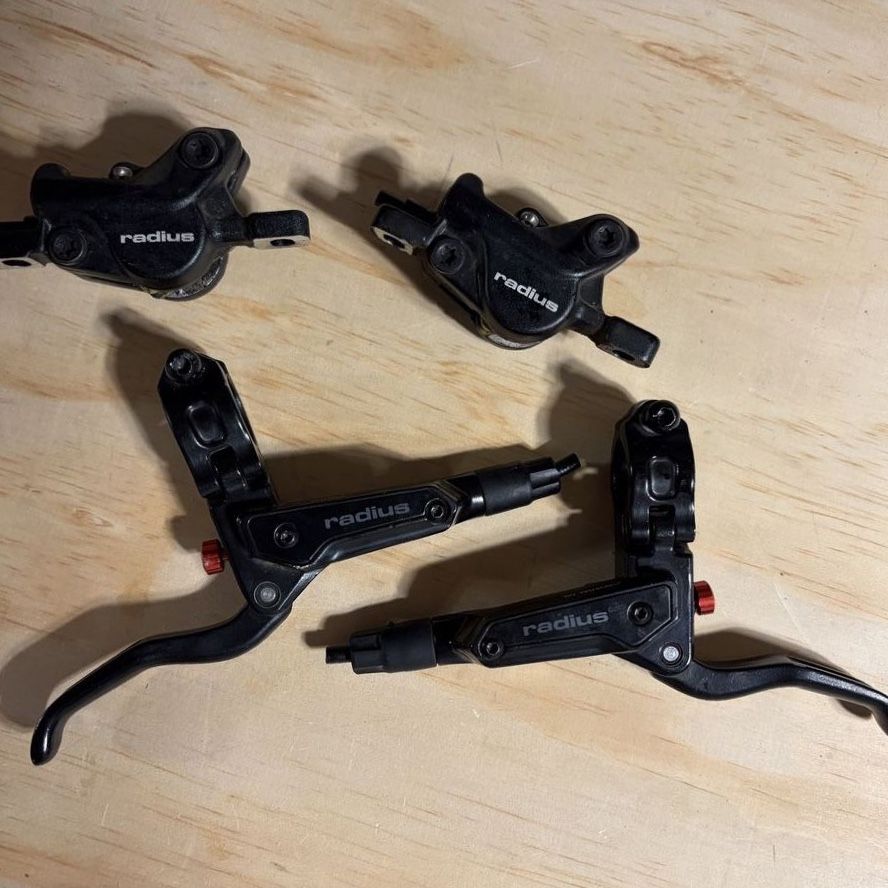 Radius Hydraulic Disc Brake Set - Levers & Calipers, Black