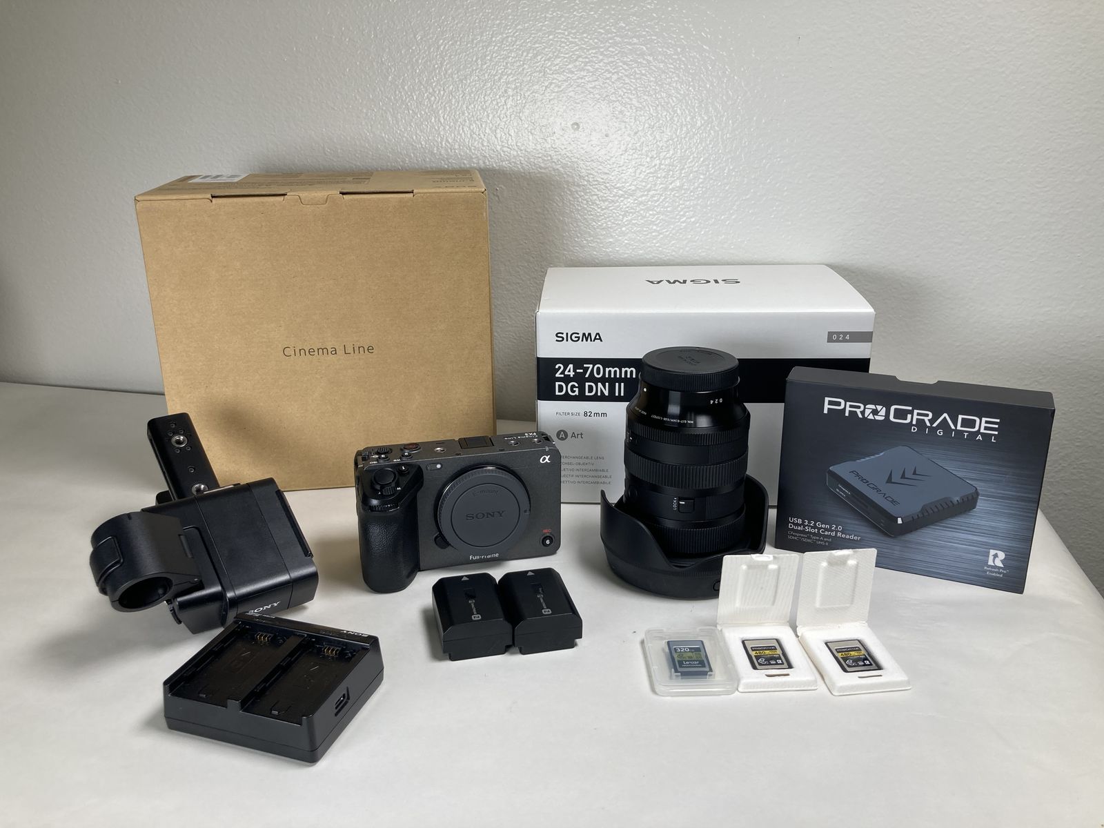 Sony FX3 Filmmaker Kit + Sigma 24-70mm + CFexpress Cards