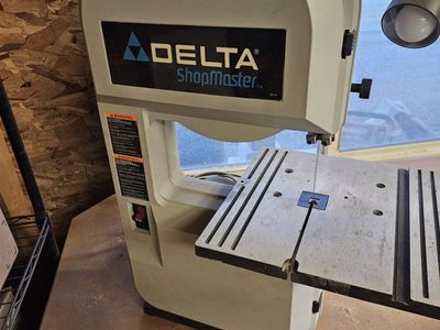 Delta bandsaw. Small wood bandsaw. 120v