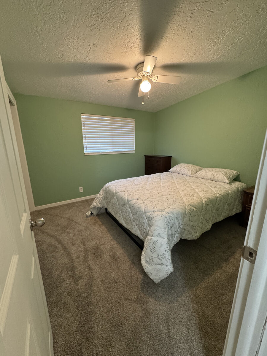 Furnished private room with utilities + Google Fiber included