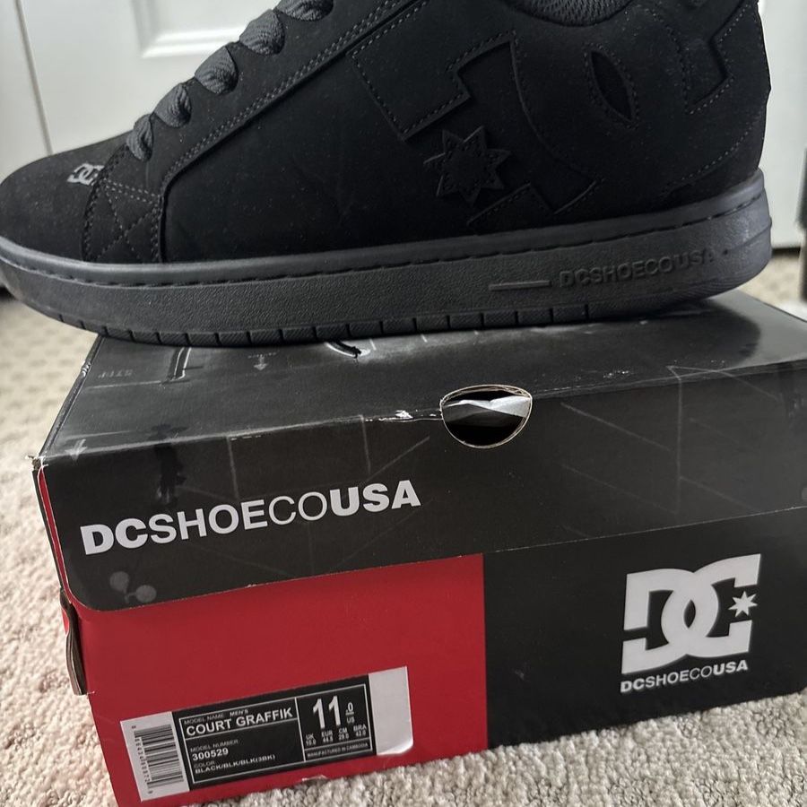 Brand new DC Shoes USA Black Suede Skate Shoes Men's Size 11
