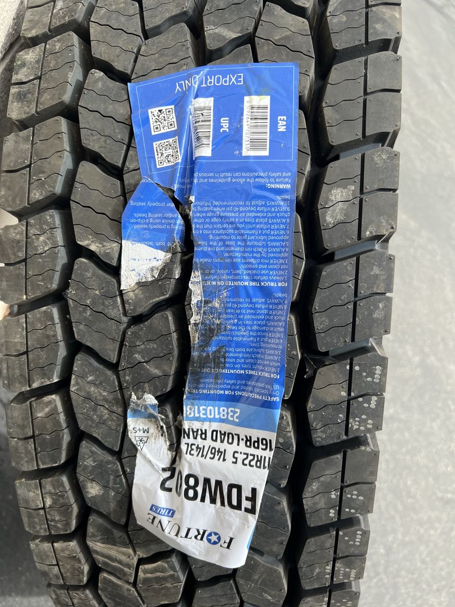 Fortune 11R22.5 FDW802 Semi Tire.