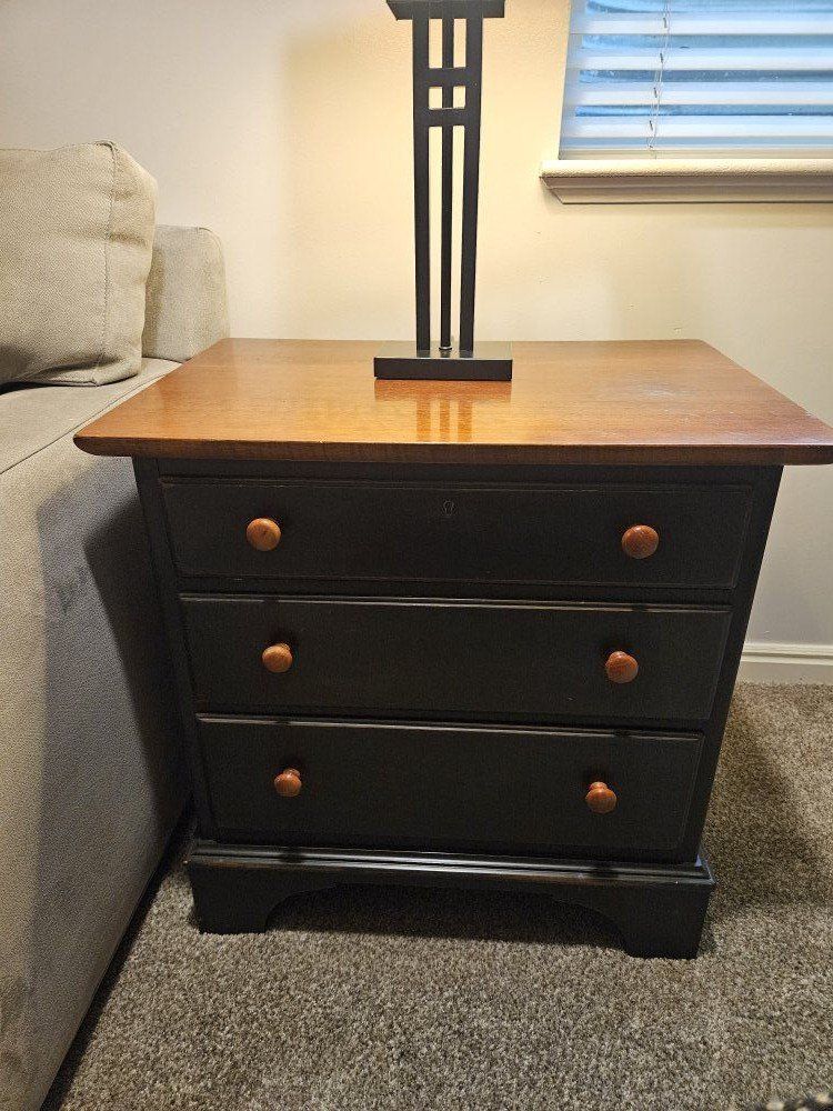 3 Drawer chest/end table