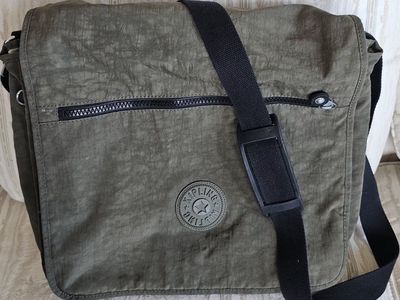 Kipling Olive Green Expandab Messenger Laptop Bag Crossbody