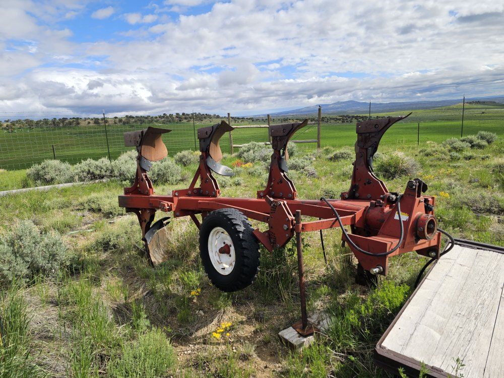 International 140 Plow