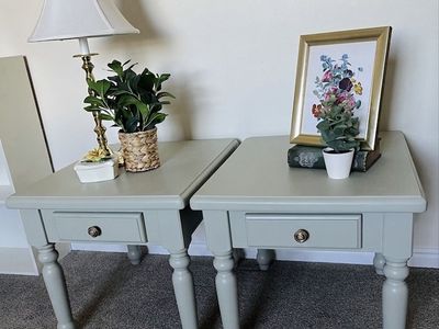 Set of 2 oak nightstands