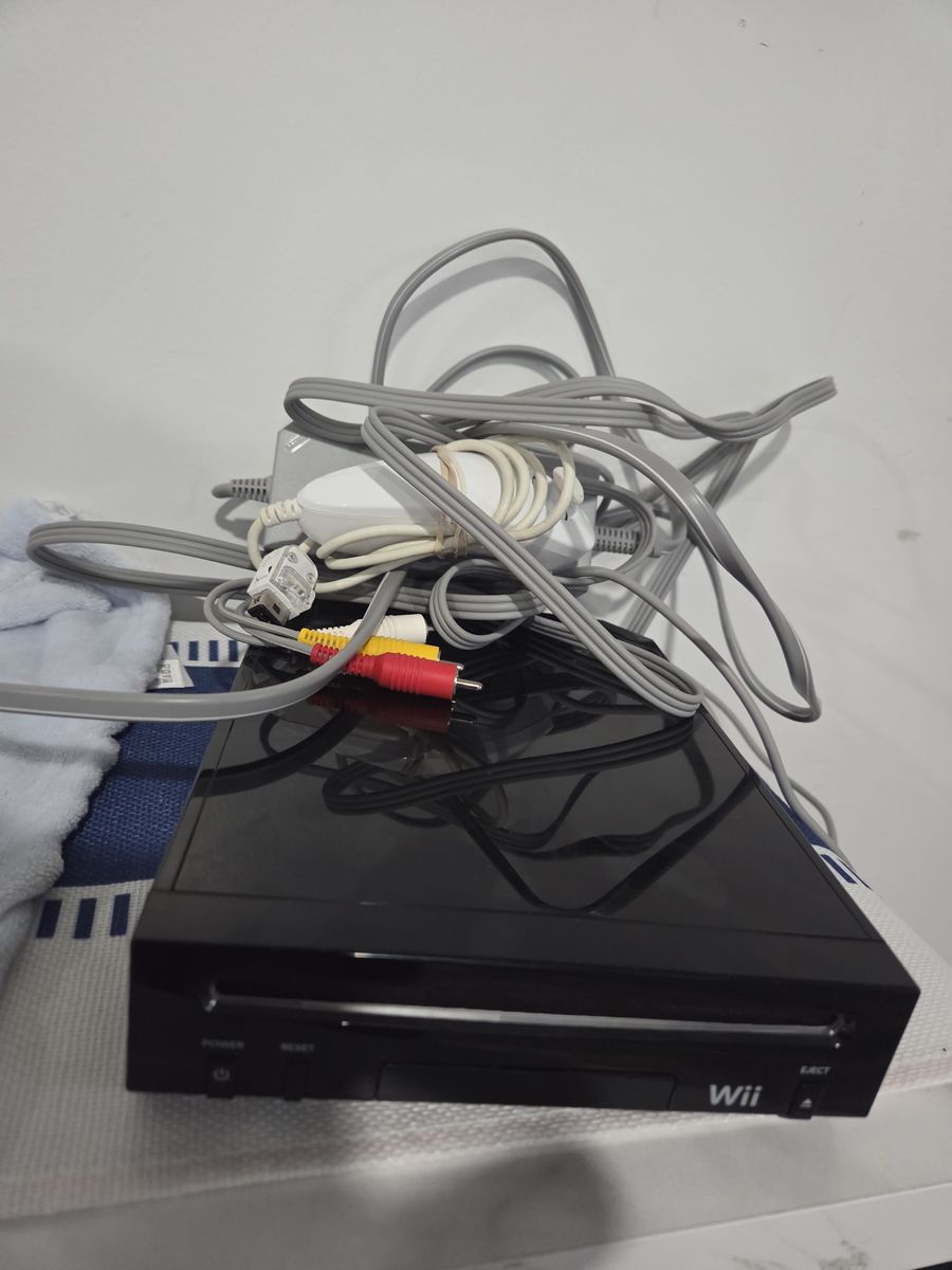 Nintendo Wii RVL-101 Console Black w/ 1 game Tested Working