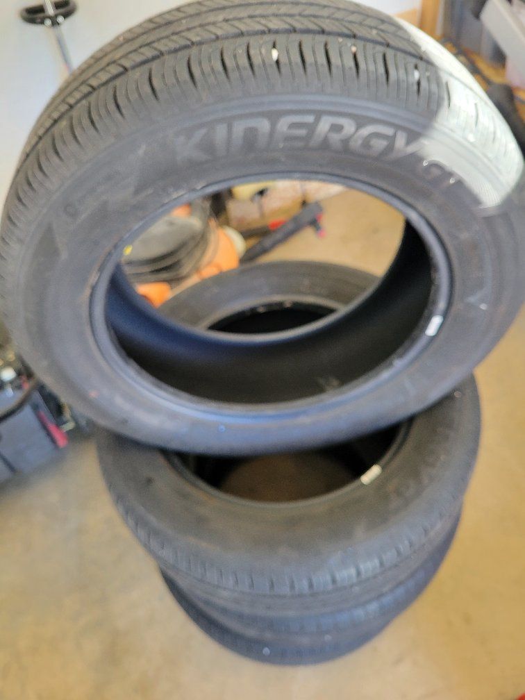 Set of 4 Hankook Kinergy GT Tires 225/60R17 99H