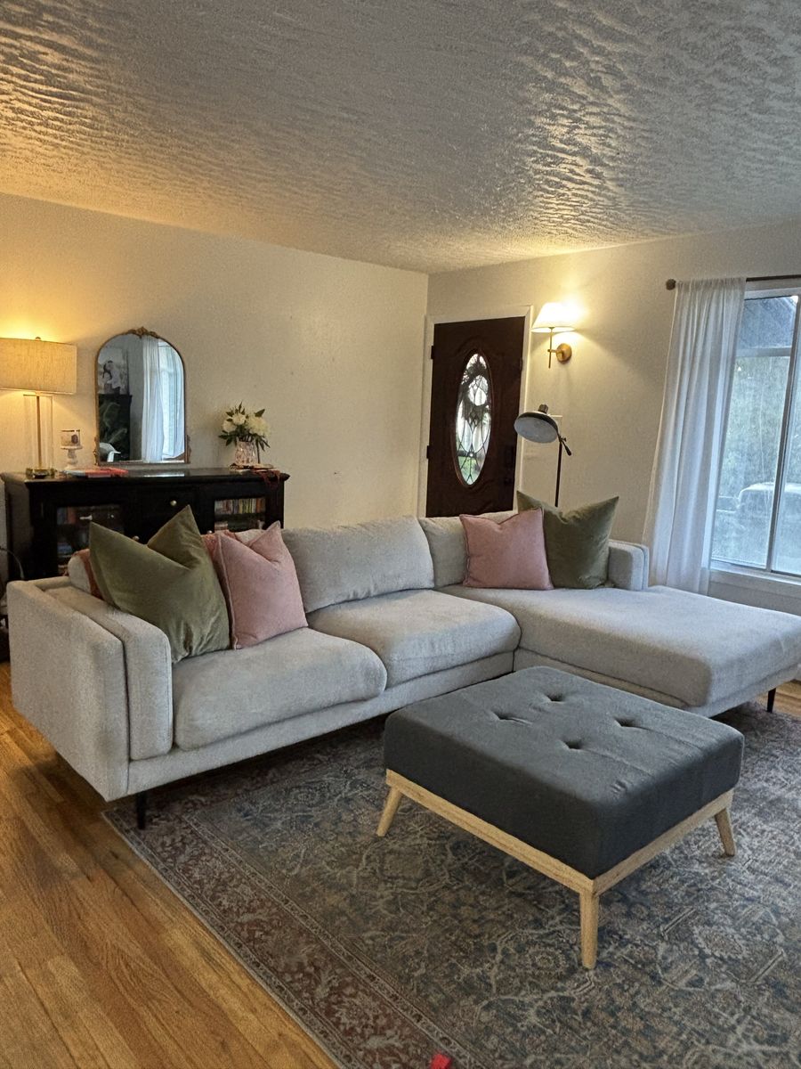 Modern Light Gray L-Shape Sectional Sofa with Right-Facing Chaise (118")