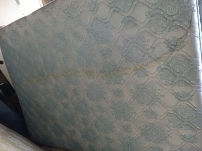 2 queen bed sets (can deliver) mattress box spring metal frame